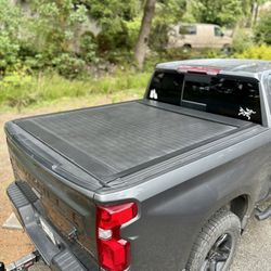 PACE EDWARDS ULTRAGROOVE MANUAL RETRACTABLE TONNEAU COVER