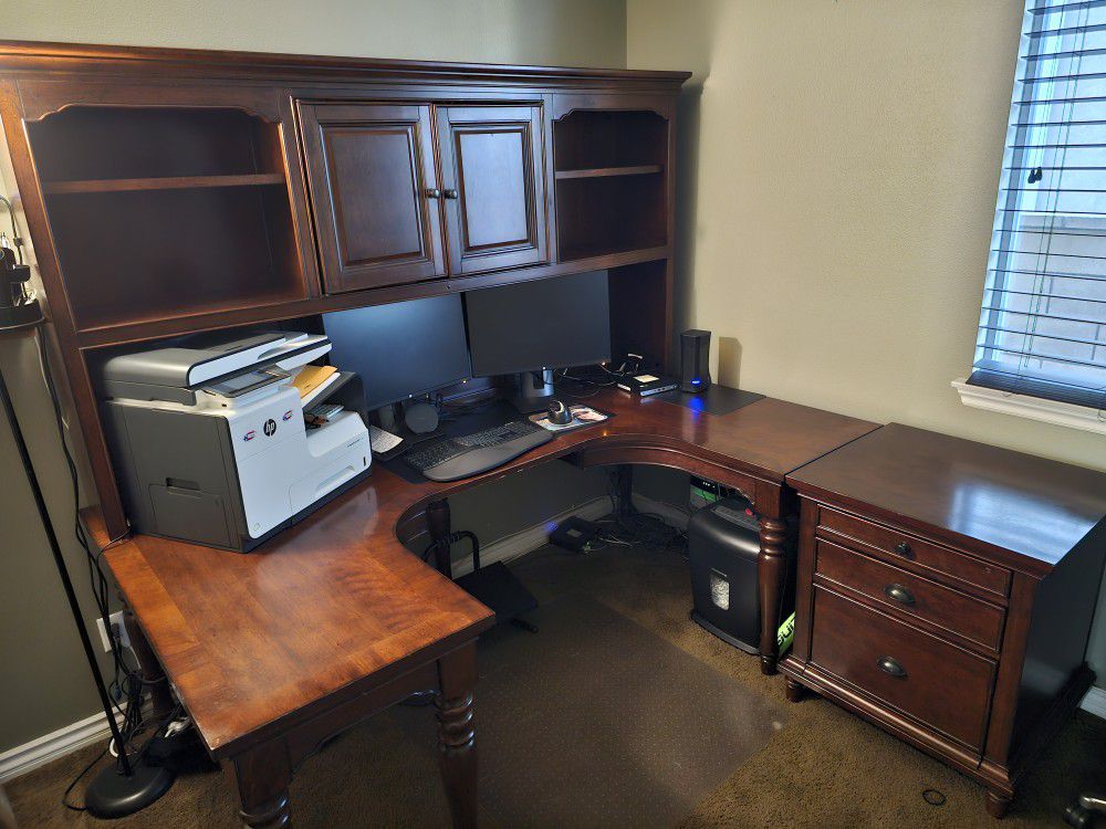 Desk (Armoire) 