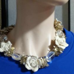 Women’s Necklace Pearl & Roses