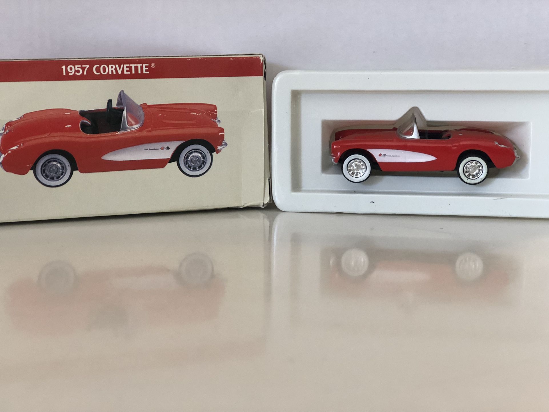 Corvette, Chevy model, 1957 red White, diecast car