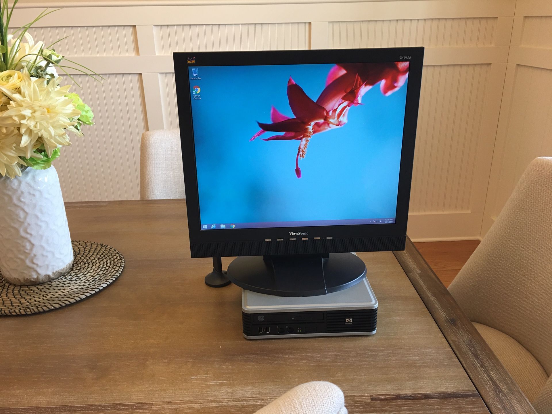Desktop computer with WiFi, LCD, and speakers