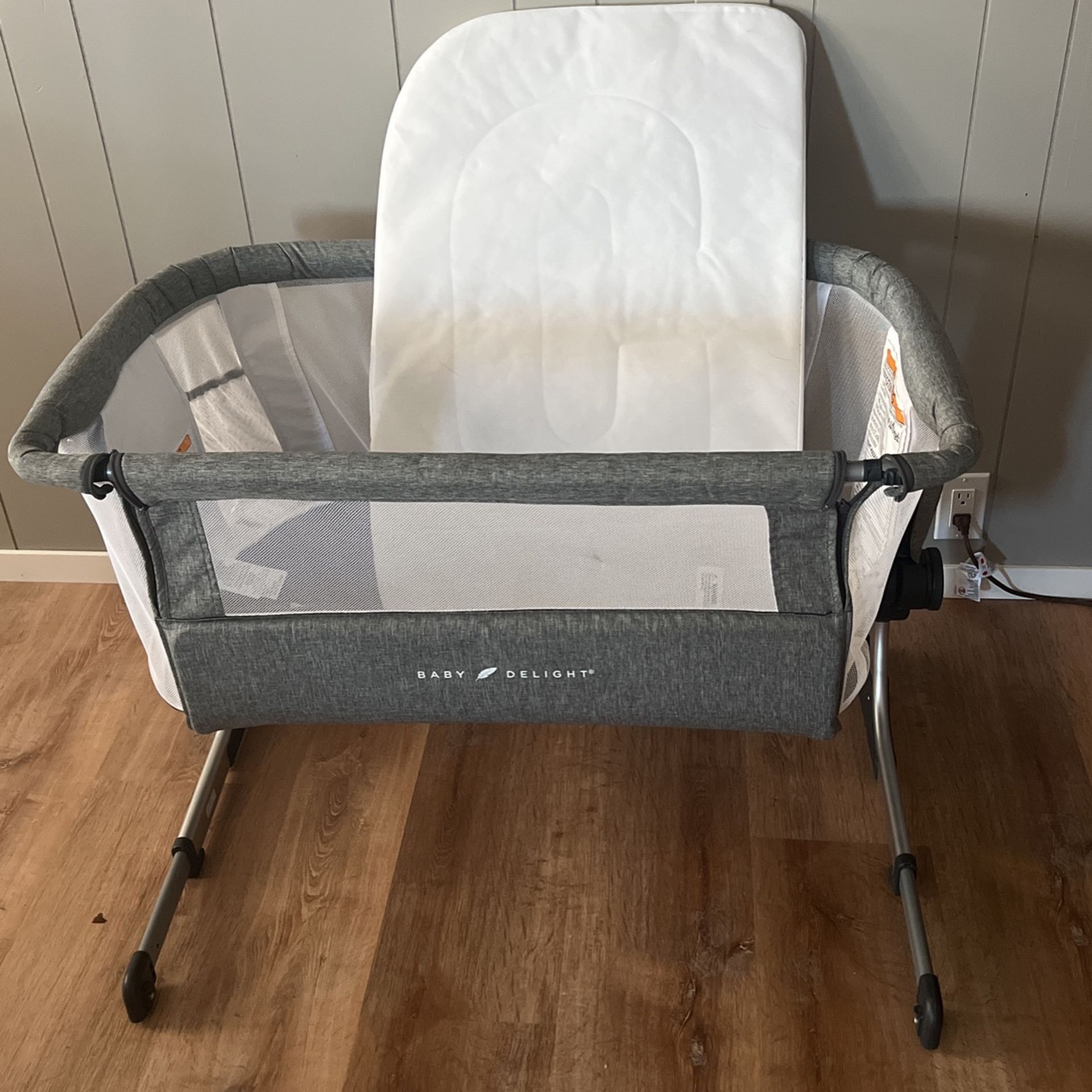 Baby Delight bassinet