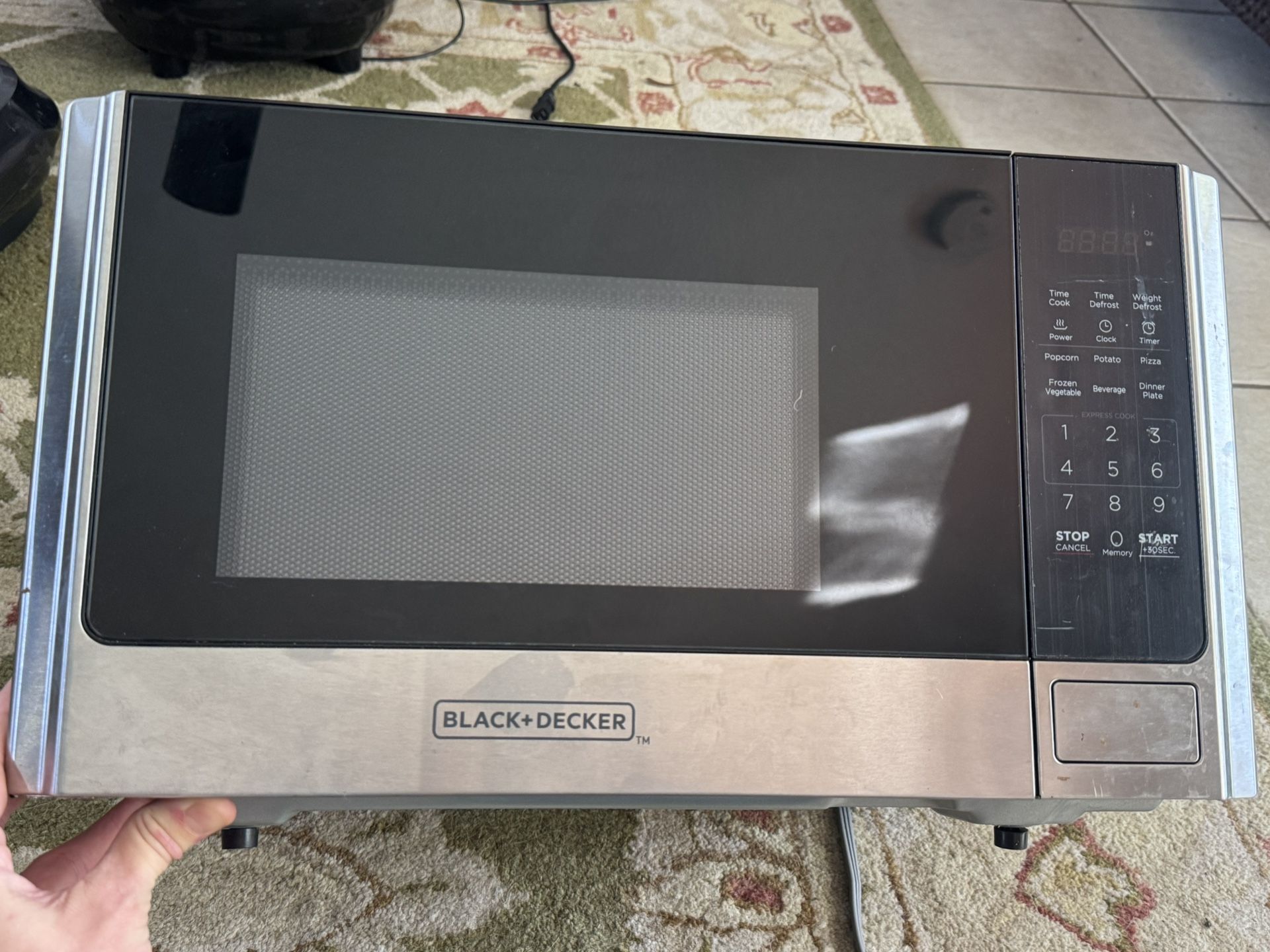 Black + Decker .9 Cubic Ft. Microwave