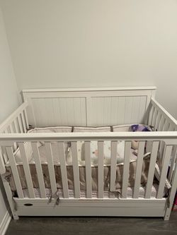 Baby/Toddler Graco Crib