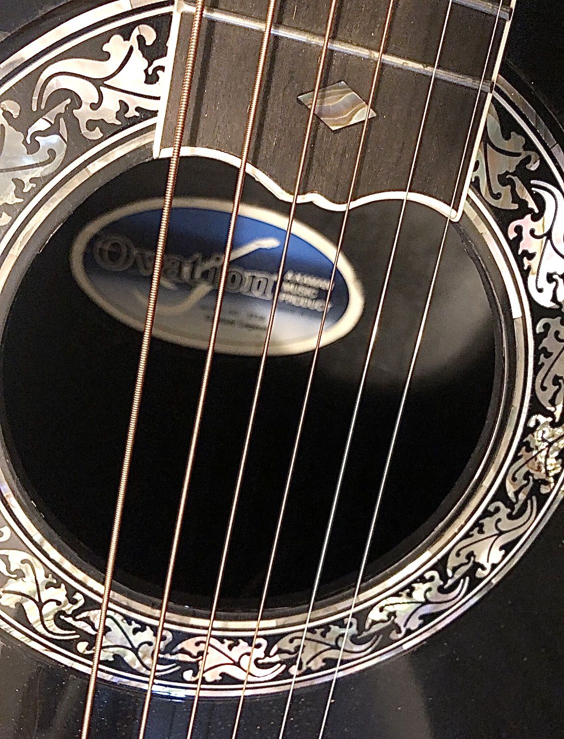 Vintage Ovation 1719 Custom Legend Black Top w/Mother of Pearl inlay