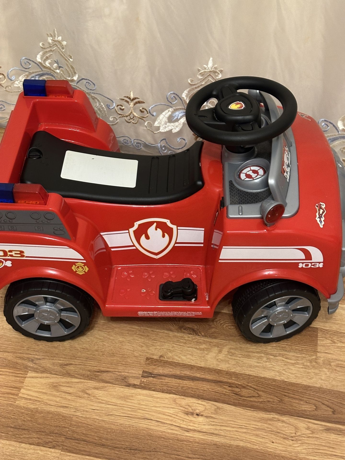 12V Kids Fire Trucks Ride on Car, Electric Vehicles Car for Kids, Fire Engine Shape Design with Early Education, Fire Tools, Sirens, Fire Engine for T