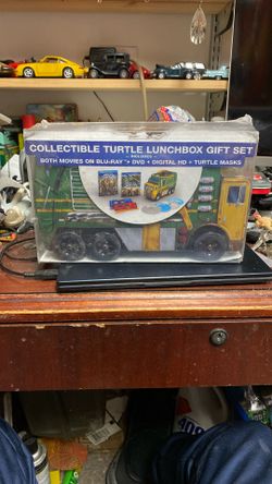 Collectible Turtle Lunchbox Gift Set All Parts in Box Brand New Never Opened Still Wrapped.  11 By 7 Size 