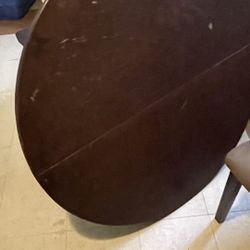 Kitchen Table Chairs Need Clean 25$