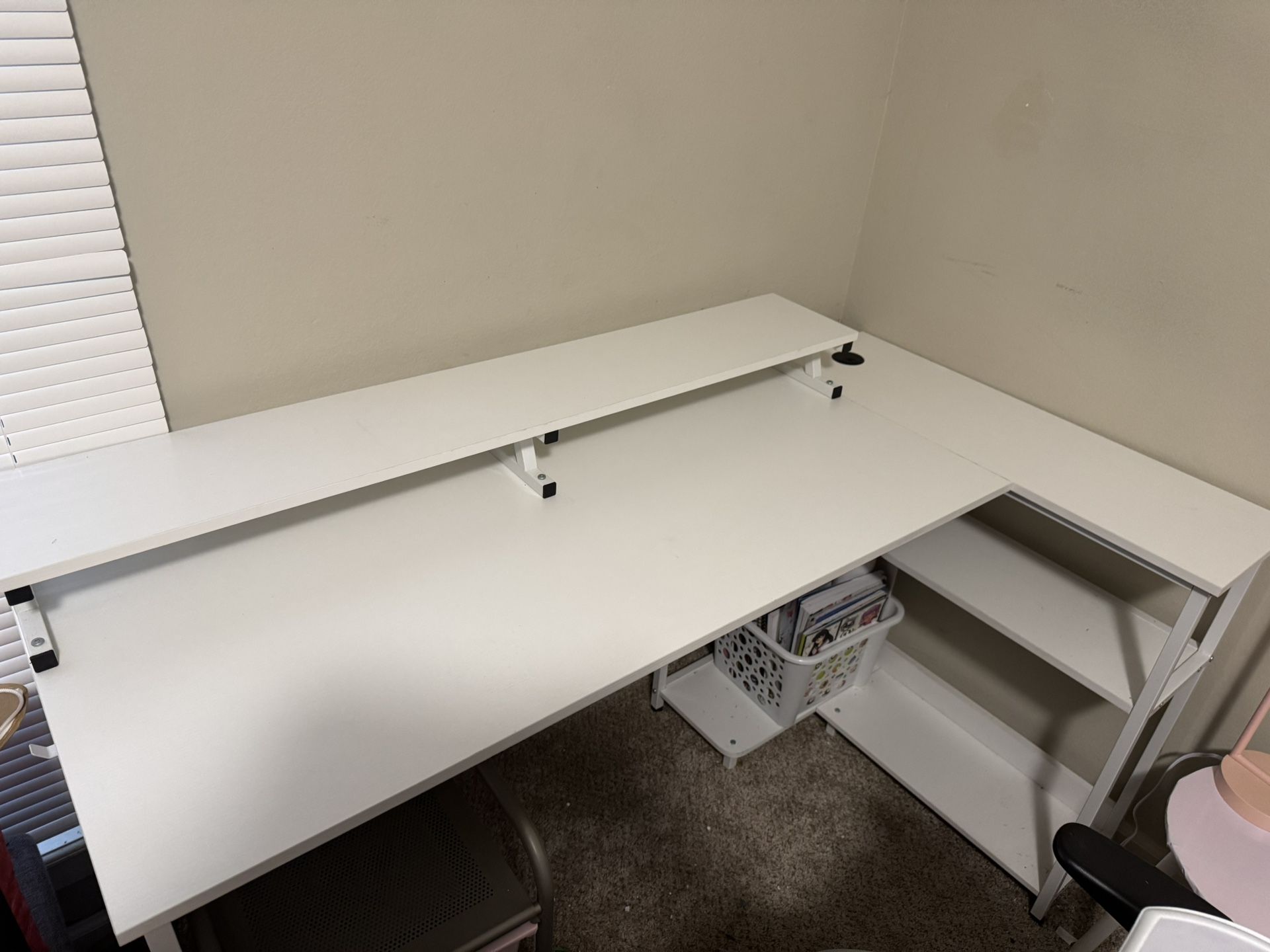 L Shaped Desk (white)