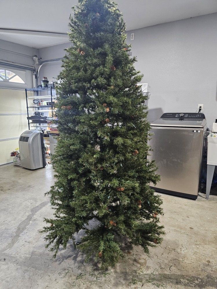 7.5 ft Beautiful Christmas Tree with Free Storage Bag