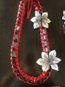 Graduation leis/ leis para graduacion