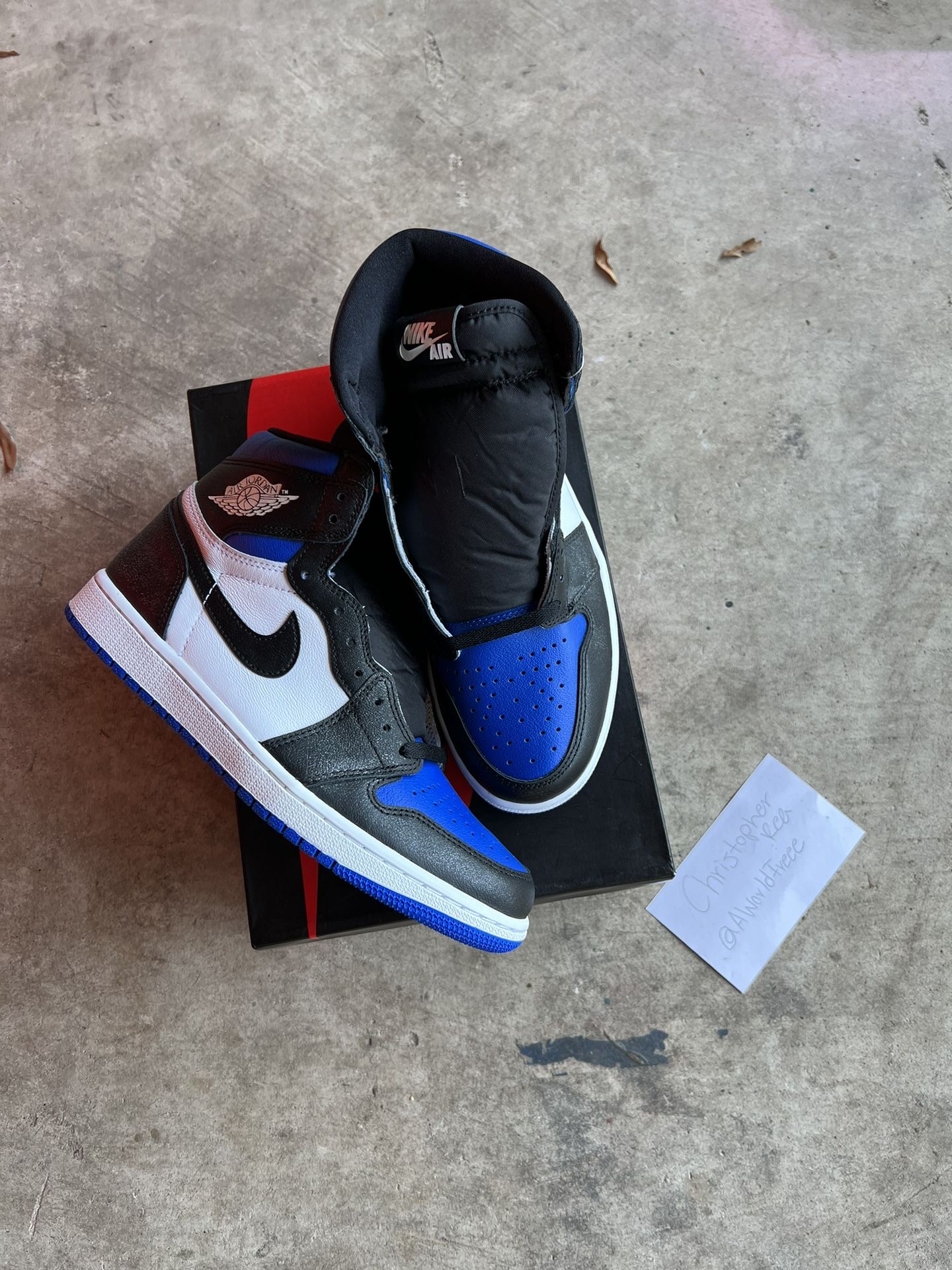 Air Jordan 1 Royal toe SZ.9 Air Jordan 1 “Royal Toe” ? Brand new Size 9 Og box and  main image 4