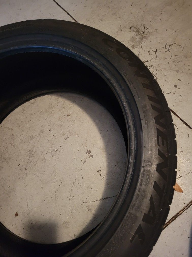 1 Used Tire For Sale. Good Tread. 255/40/Zr19