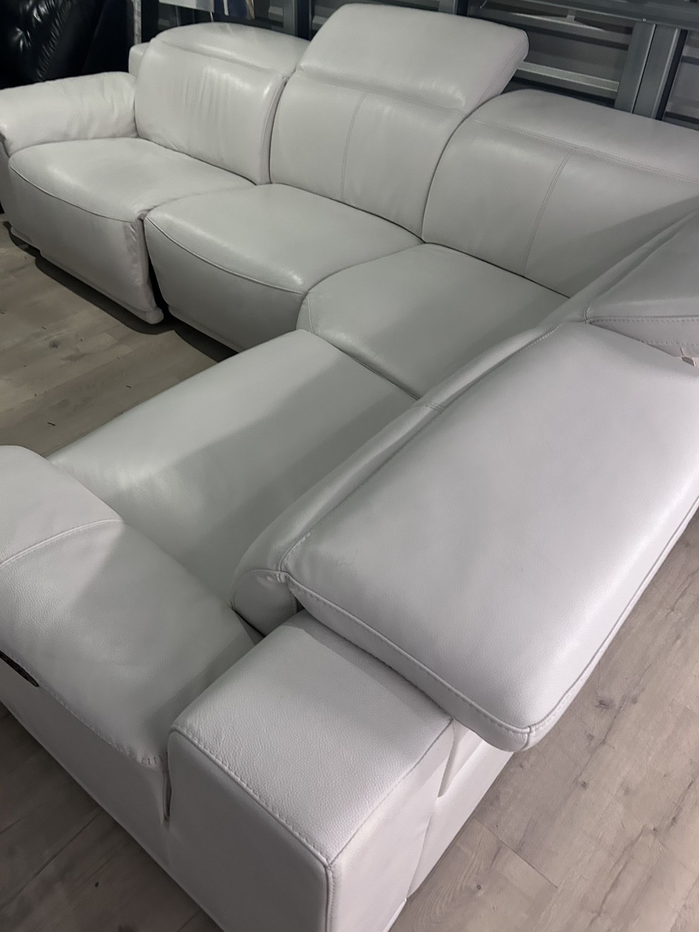 SECTIONAL GENUINE LEATHER RECLINER ELECTRIC WHITE COLOR… 💥✅🚛DELIVERY SERVICE AVAILABLE ✅💥🚛