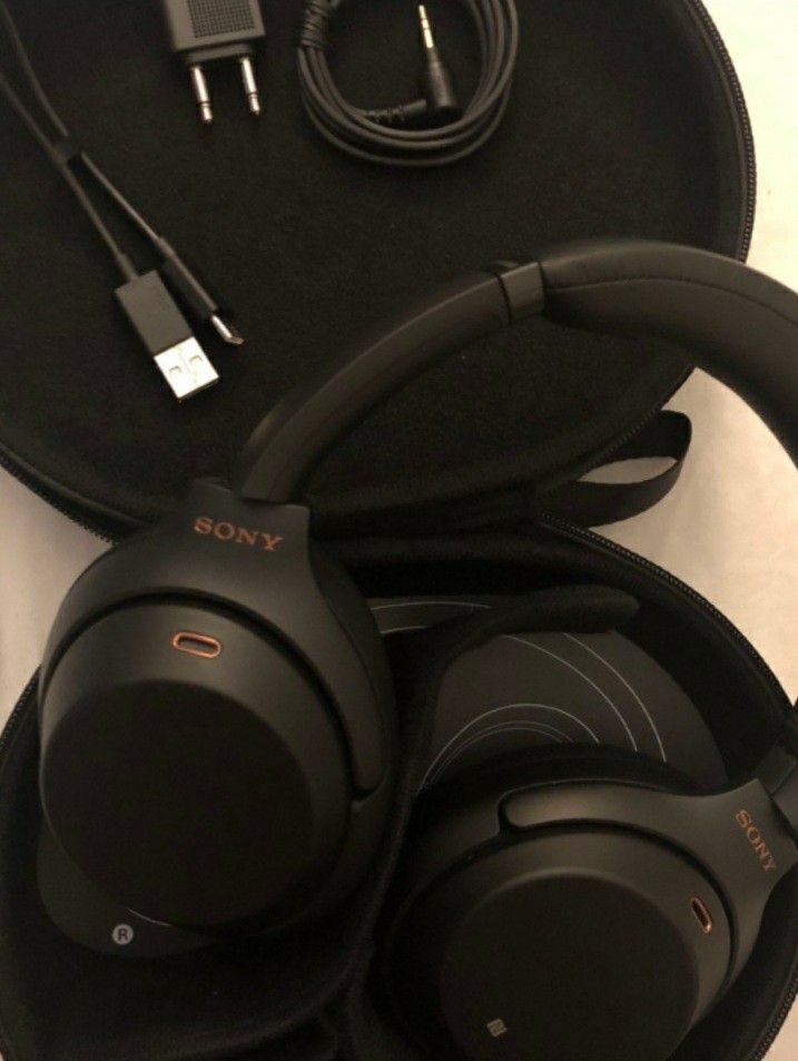 Sony Noise Cancelling Wireless Bluetooth Over the Ear Headphones WH1000XM3 Black