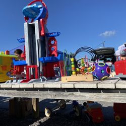 TONS OF TOYS