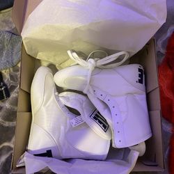 Title Classic Boxing Shoes