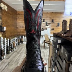 black boot 