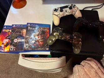 PlayStation 4, 3 controllers, 3 games