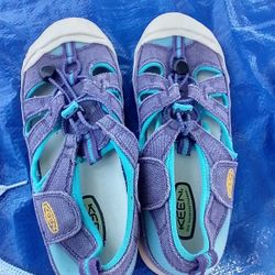 Girl Keen Sandals Size 6