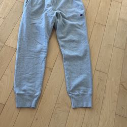 Champion Men’s Size(M) Run Small