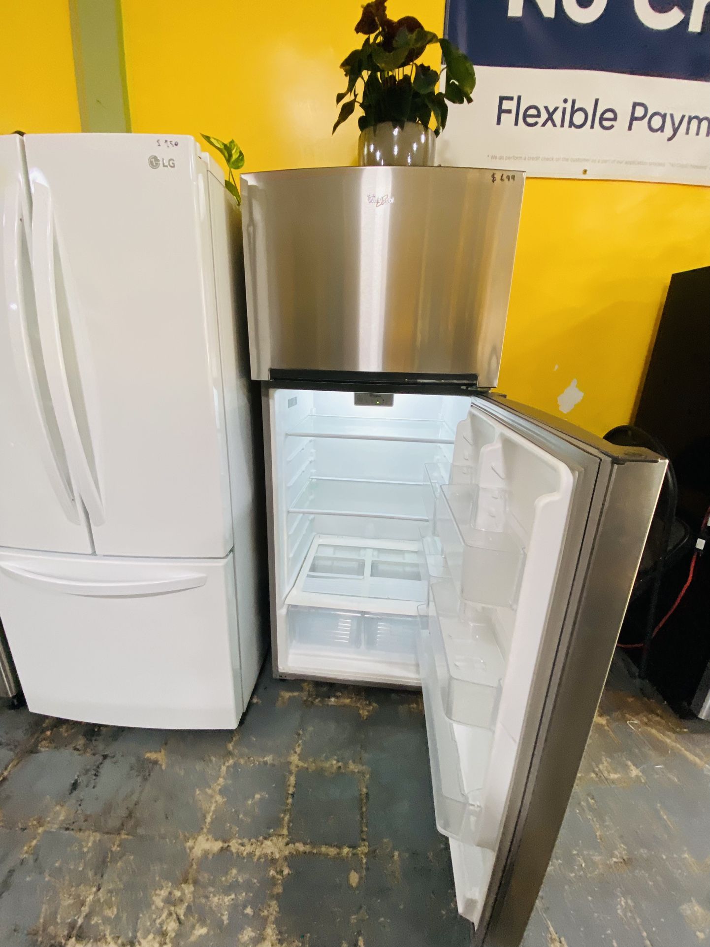 28 Refrigerator Whirlpool 11$ Down payment