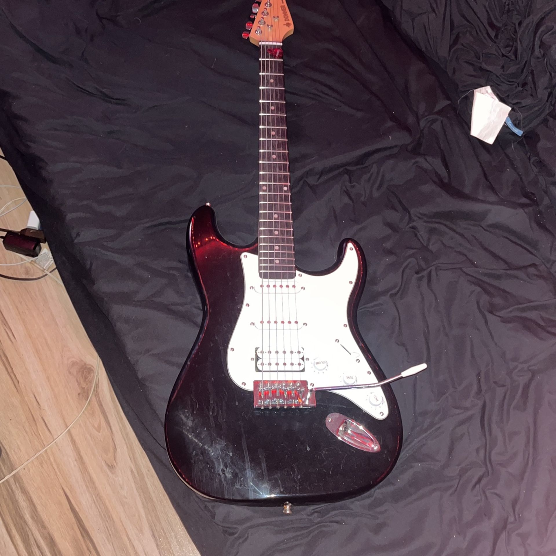 Black & White Donner Electric Gutiar