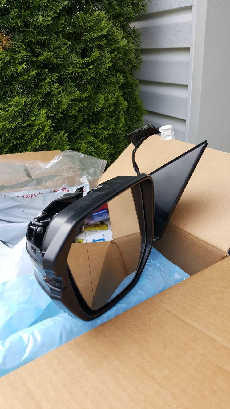 2017 Honda civic pen brand new mirror assembly