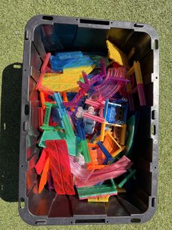 Magnet tiles