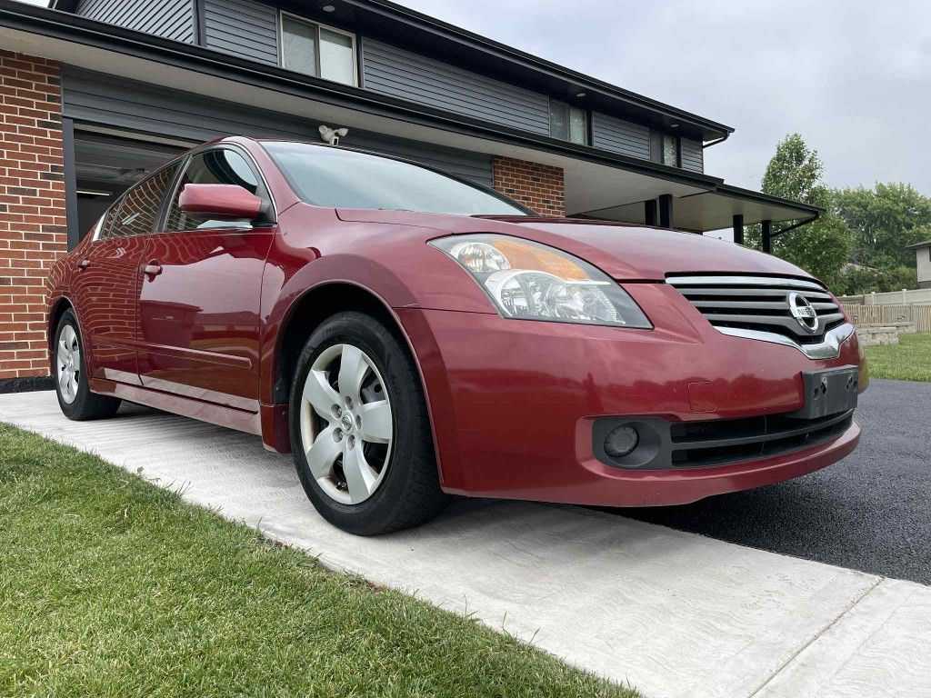 Selling my 07 Nissan Altima s