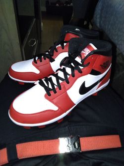 These are Nike Air Jordan 1 Retro MCS "Chicago" baseball cleats
