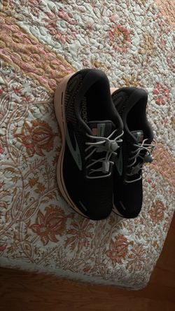 Brooks Ghost 7 Walking Or Running Gym Shoes Size 9 1/2 New 