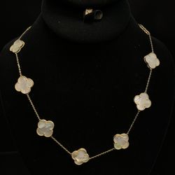 13.4 14KT YG CLOVER NECKLACE 