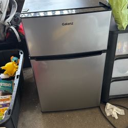 Galanz Mini Fridge 