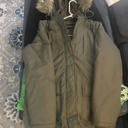 Women’s Coat Size Medium,- Extra Large