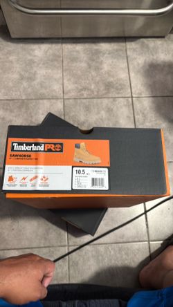 SAWHORSE TIMBERLAND PRO 6” composite safety toe boots