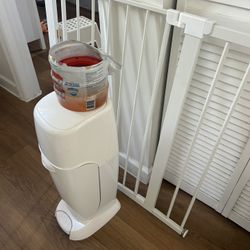 Kids Gate,Diaper Pail W 2 Bags Packs