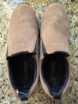 NEW NORTHWEST TERRITORY LEATHER UPPER MEN'S SHOES NEVER WORN! SIZE 8 MUST PICK UP NE PHILLY! $25 EACH OR 2 FOR $40!