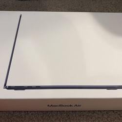 New Open Box Apple MacBook Air M4 13” 16GB Ram 256gb AppleCare Plus!