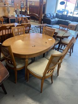 Thomasville vintage oval dining table & chairs (in store)