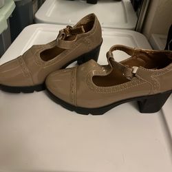 Vintage beige heeled mary jane’s 