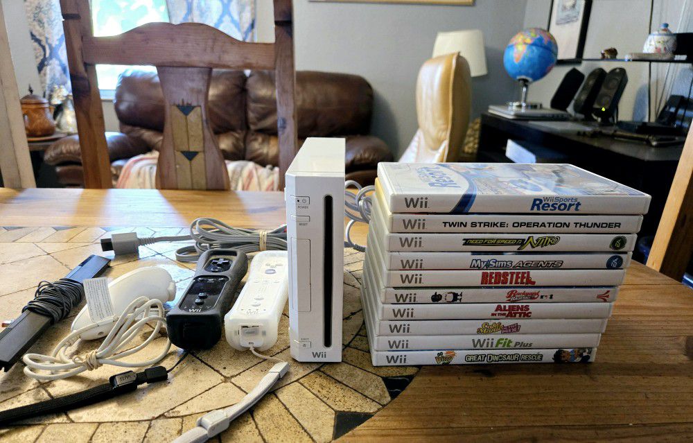 Wii Sports Resort Bundle. 2 Motion Plus Controllers,  Console,  10 Game Lot, Nunchuck Controller