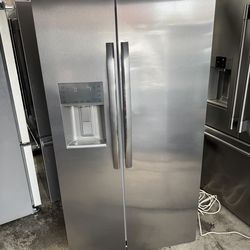 Frigidaire Gallery refrigerator 36 x 24 x 69 like new one receipt for 90 days warranty