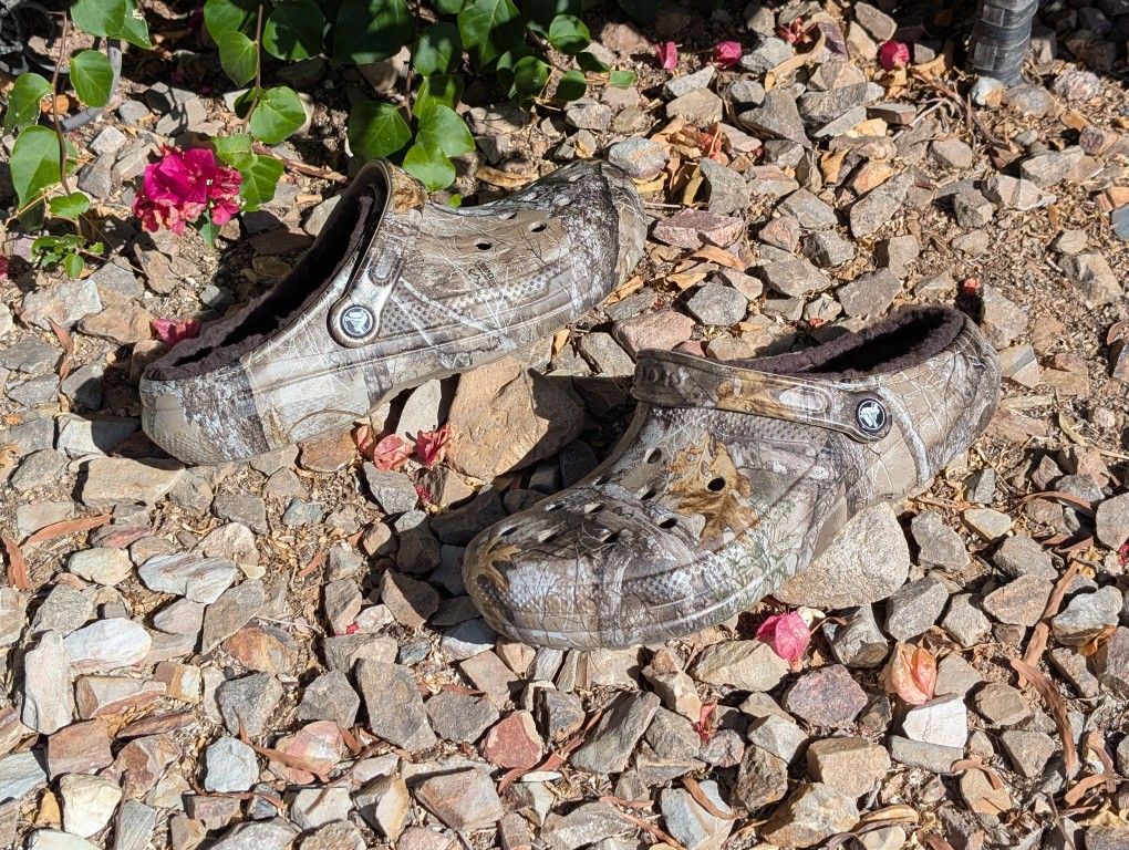 Crocs Dual Comfort Realtree Camo Faux Fur Lined Slip On Clogs