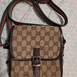 Gucci Crossbody With Sherry Line Strap