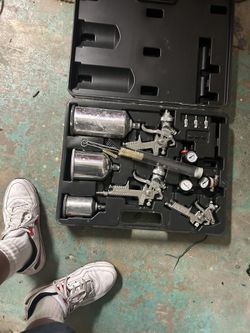 Spray Guns Three In The Box With Regulators