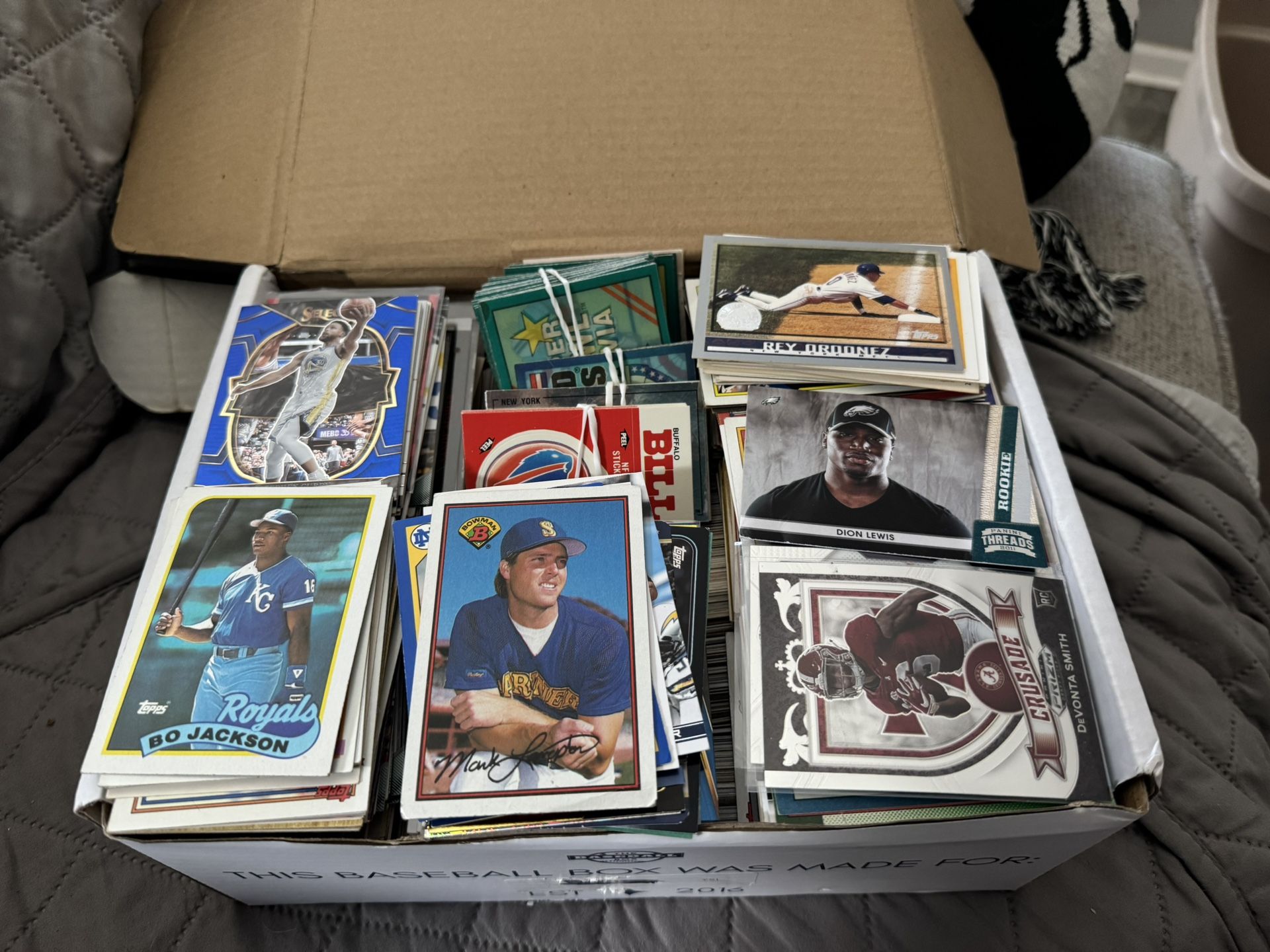 Box of Mostly Vintage Baseball/Hockey/Football & Basketball Trading Cards