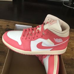 New Air Jordan 1 Mid size 10.5M/12W