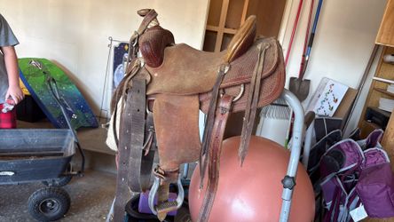 Diamond K Jr roping saddle