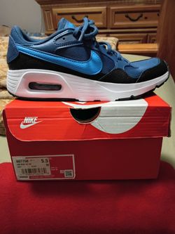 NIKE